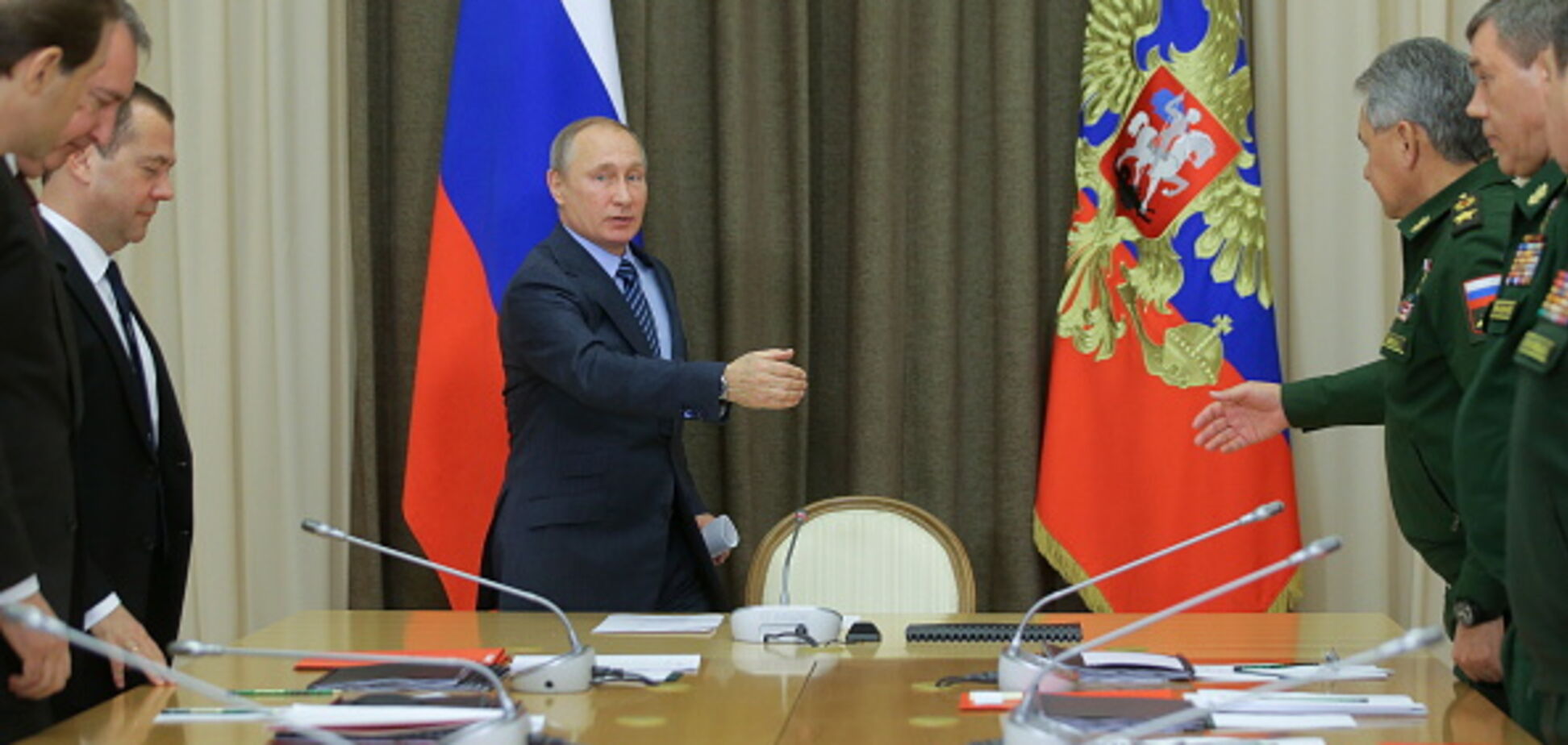 Путин наградил танкиста, воевавшего против Украины: фотофакт