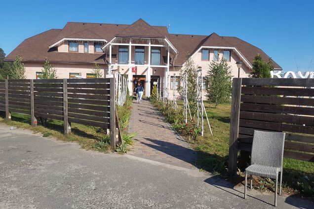 Под Киевом рейдеры разгромили ресторан, открыто уголовное производство: фото, видеофакт