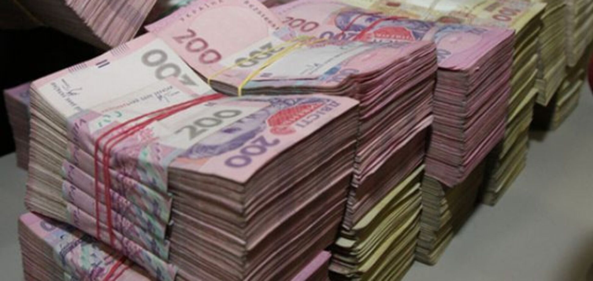 Подарунок у мільйон: рядовий співробітник антикорупційного агентства здивував декларацією