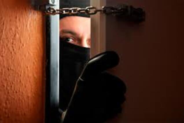 В Запорожье мужчина цинично ограбил семью