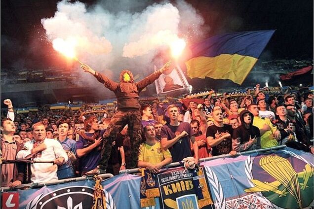 'Намагався ввести Янукович': футбольні ультрас України звернулися до Порошенка