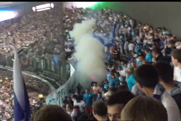 Российские фанаты в знак протеста подожгли стадион во время матча: фото и видео инцидента