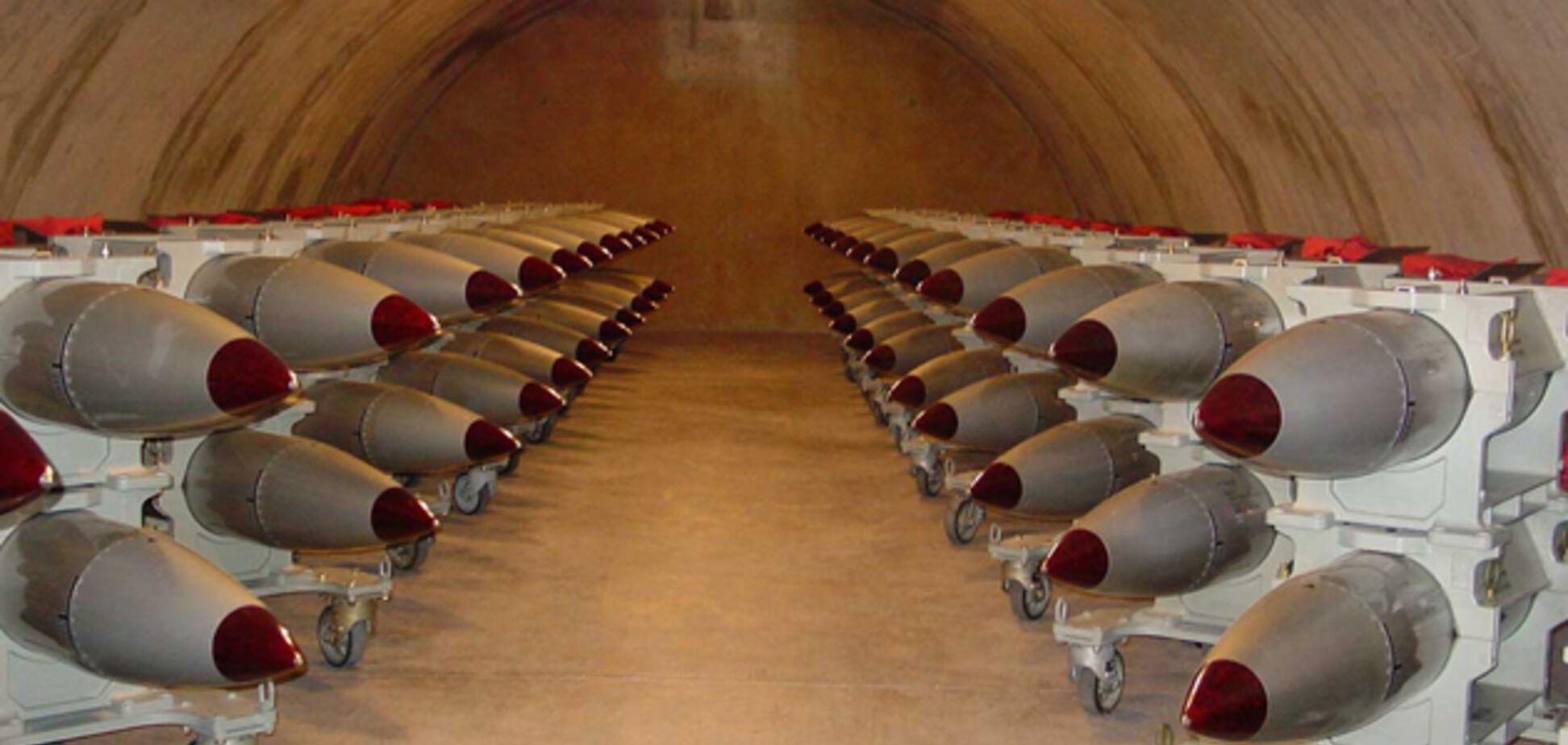 'Думаете, Россия не отобрала бы Крым?' Военный аналитик развеял миф о ядерном оружии