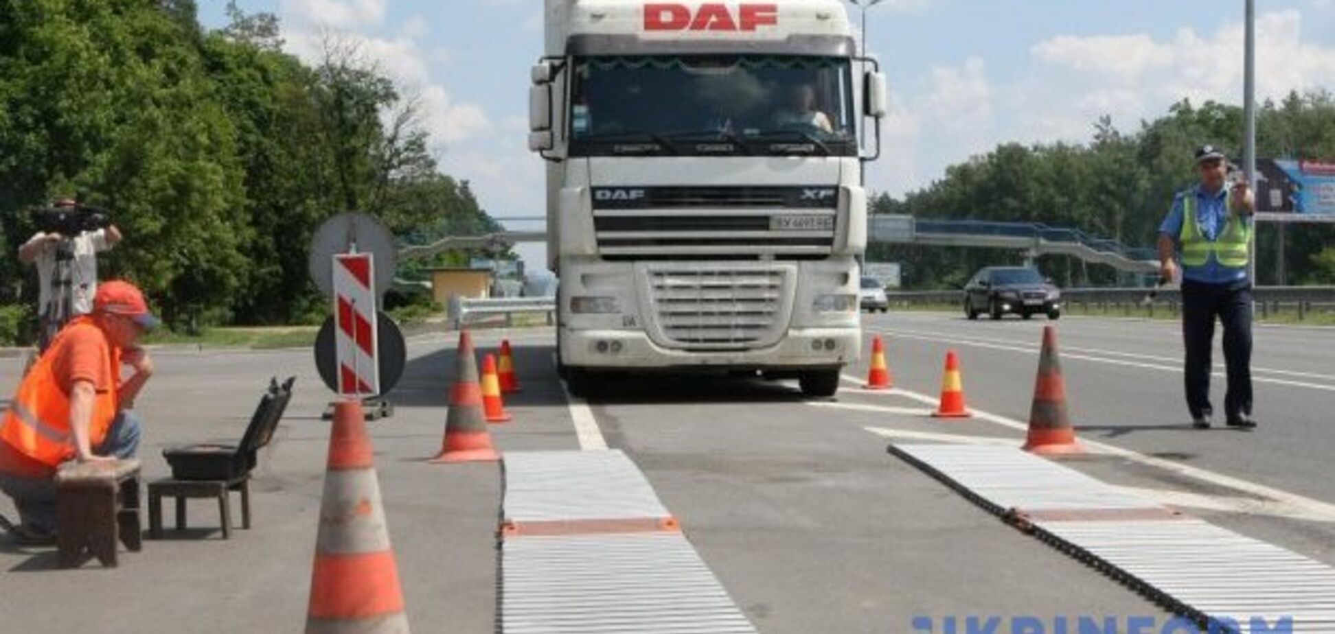 'Перевантажений транспорт щорічно пошкоджує дороги на 3 мільярда гривень' - Держслужба з безпеки на транспорті