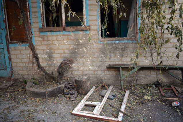 Атака на Марьинку: появились фото последствий обстрела мирных жителей