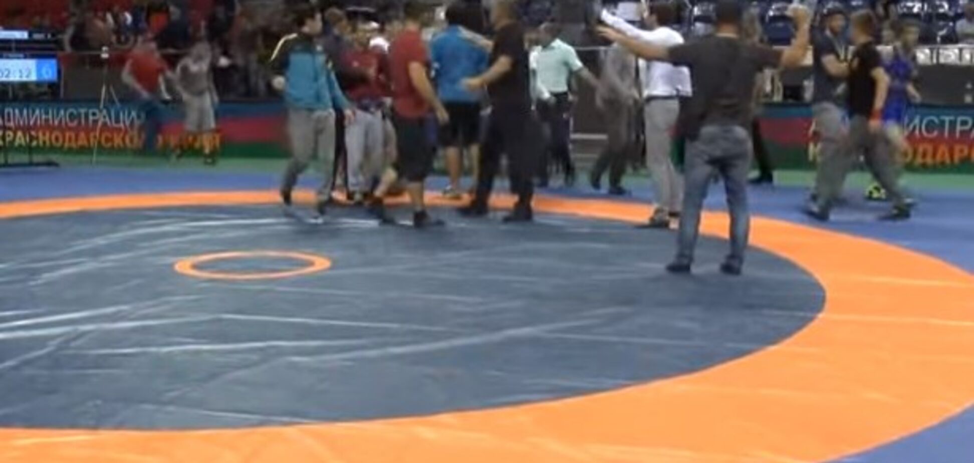 Россияне устроили массовое побоище на турнире по вольной борьбе: опубликовано видео