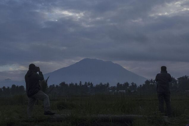 Десятки тысяч эвакуированы: на Бали проснулся мощнейший вулкан
