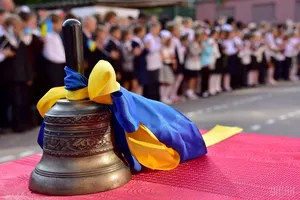 школа перший дзвінок дзвоник