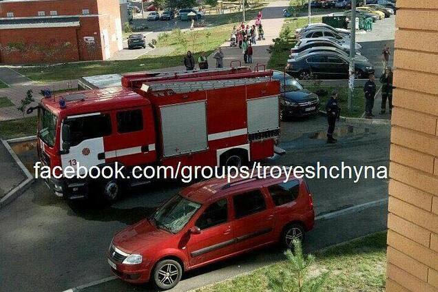 У Києві озброєний чоловік влаштував полювання на перехожих: з'явилися фото