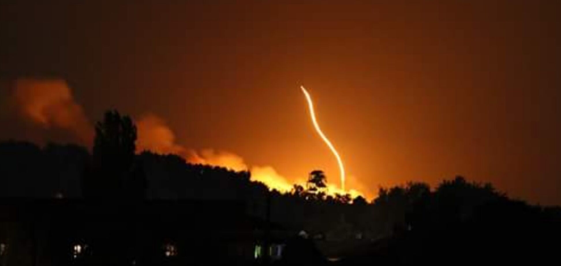 'Потім почалися сильні поштовхи': очевидці розповіли про вибухи під Вінницею