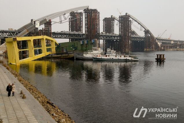 У Києві захотіли зробити платним проїзд мостом на Троєщину