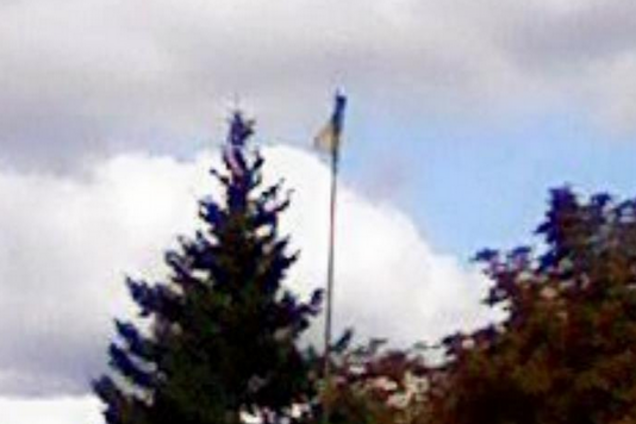 Донбас - Україна! В окупованому 'ЛНР' місті підняли синьо-жовтий прапор
