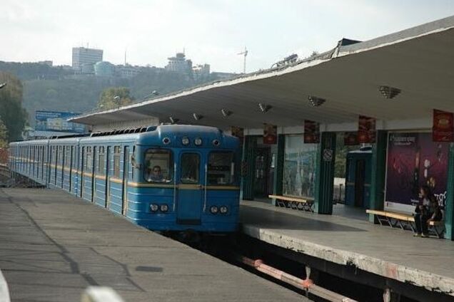 Труп возле метро в Киеве: появились первые подробности