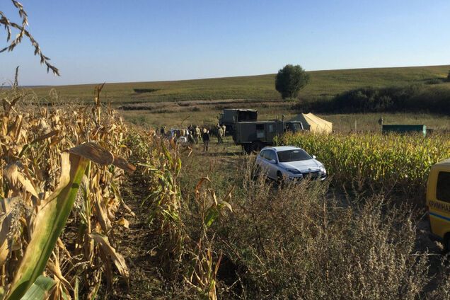 Авиакатастрофа под Хмельницким: появились первые фото и видео с места ЧП