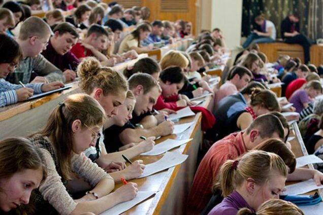 Премія 'Духовна скрепка': у Києві вуз відправив студентів до церкви замість занять