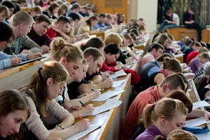Премія "Духовна скрепка": у Києві вуз відправив студентів до церкви замість занять