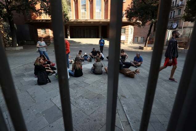 Захоплення шкіл, трактори і пожежні: як Каталонія готується до референдуму