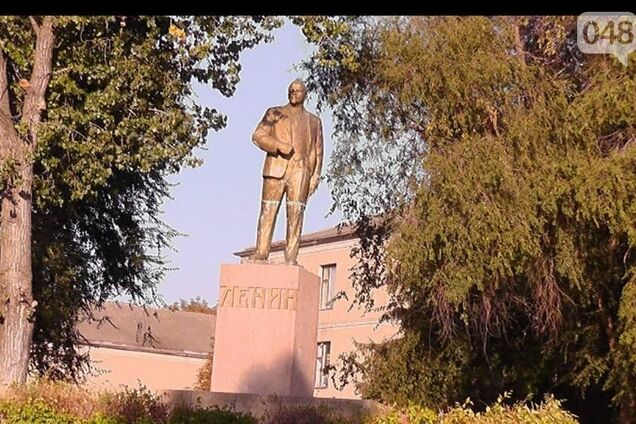 Назріває скандал: на Одещині відновили пам'ятники Леніну та Калініну за бюджетні кошти