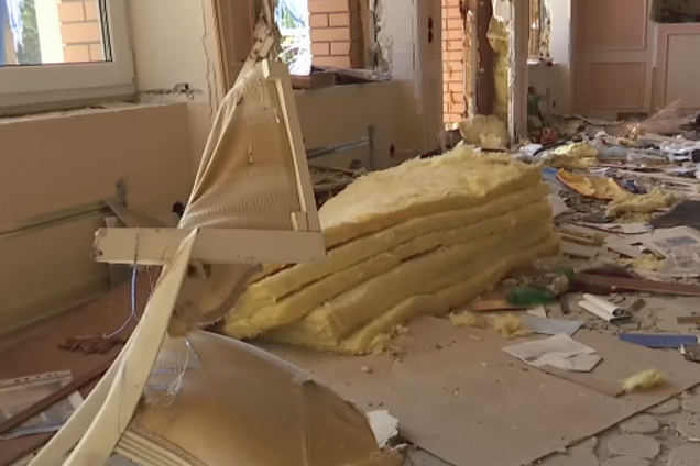 Полная руина и горы мусора: появилось видео разграбленного особняка Пшонки