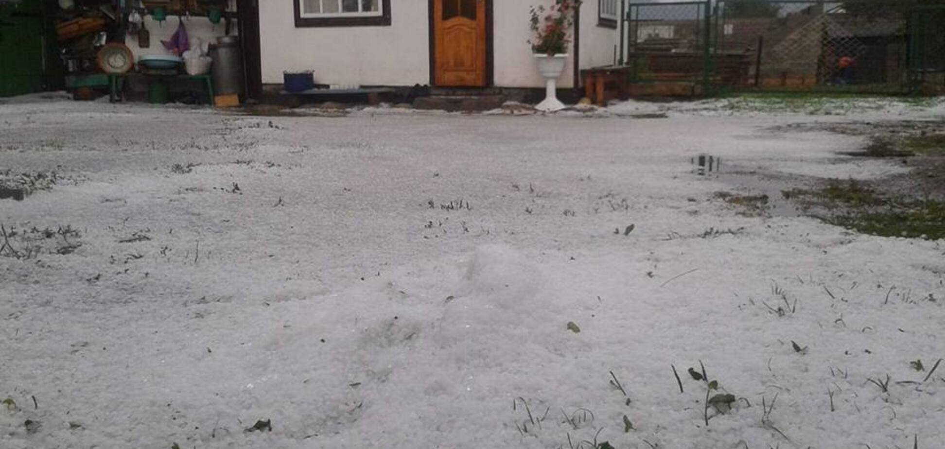 Погодный апокалипсис: на Западную Украину обрушилась безумная буря