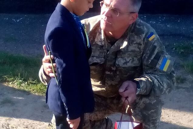 'Какой позор': украинцев возмутило 'закулисное' поздравление сироты АТОшника