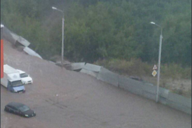 В России потоп превратил улицы города в бурлящие реки: появились фото и видео