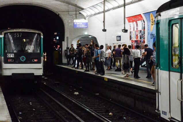 Париж Метро взрыв