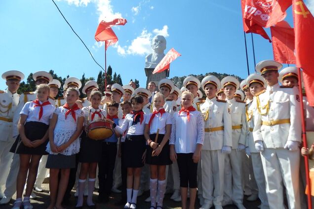 'Острів маразму': у Криму відкрили пам'ятник Леніну