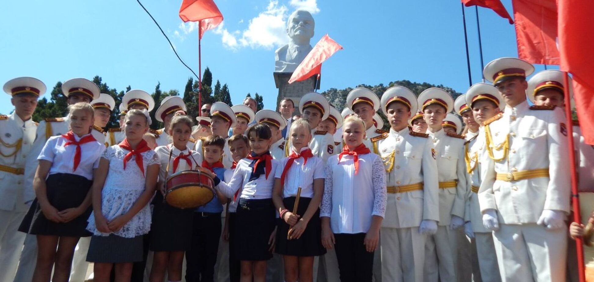 'Острів маразму': у Криму відкрили пам'ятник Леніну