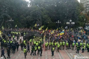 Стычки под Радой: водители "евроавто" подожгли шины