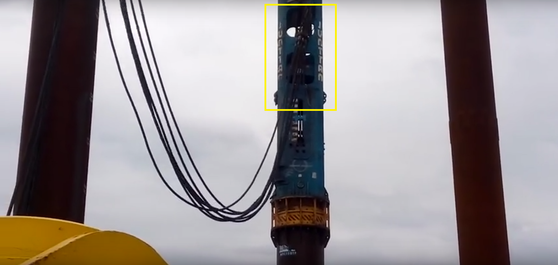 На будівництві Керченського моста помітили санкційне обладнання: відеофакт