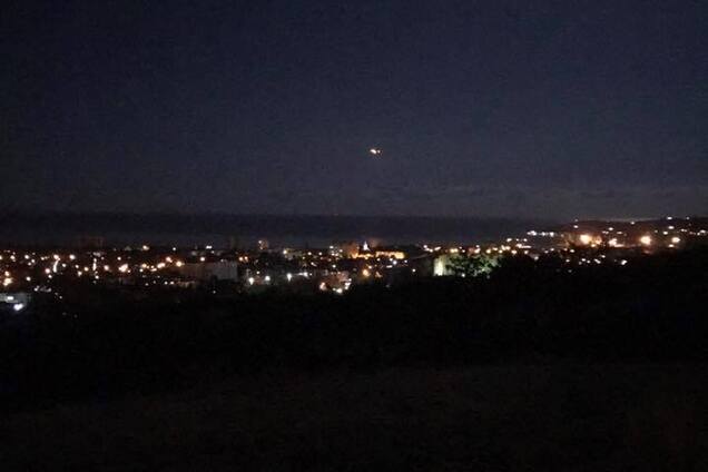 Відразу в декількох місцях: у Криму спостерігали загадковий НЛО