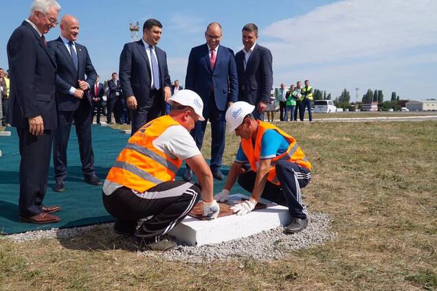В Одесском аэропорту дали старт строительству новой 'взлетки'