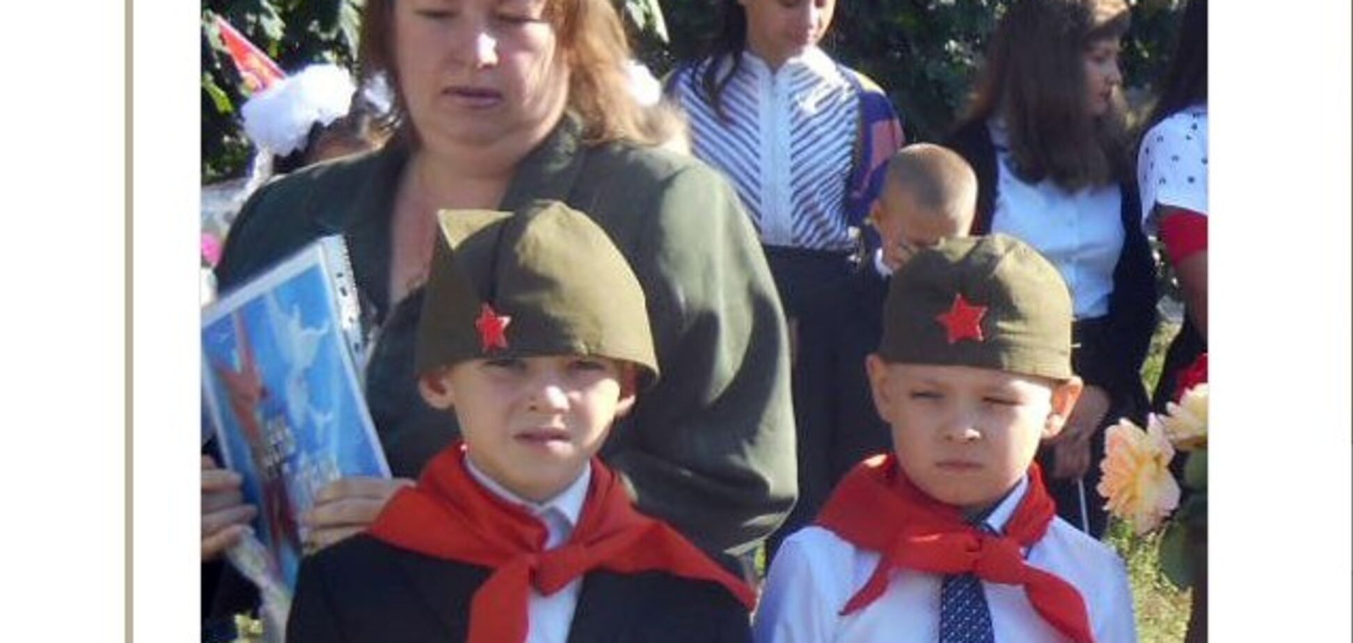 'Все погано': мережу розсмішили фото школярів на 'урочистостях' у 'ДНР'