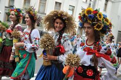 'Як осиковий кілок': українка у вишиванці викликала шквал емоцій у росіян в Іспанії