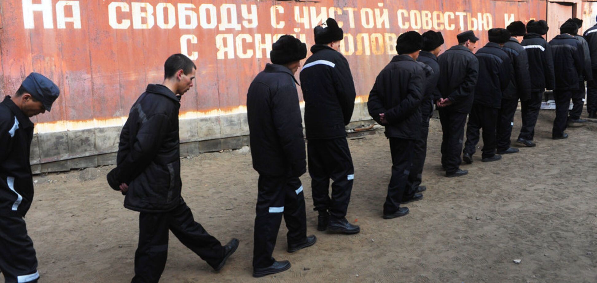 Без надежды сходишь с ума, стремительно деградируешь и заболеваешь