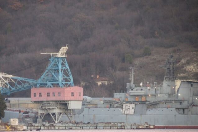 Російський військовий корабель протаранили дорогою до Криму