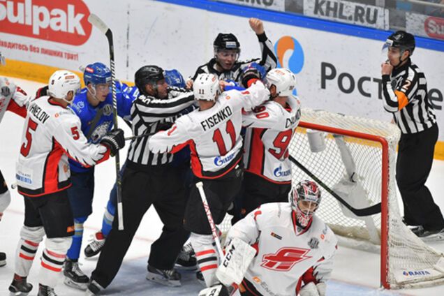 Хокеїсти збірної Росії побили білоруського легіонера і його дружину на новорічному корпоративі: опубліковано відео