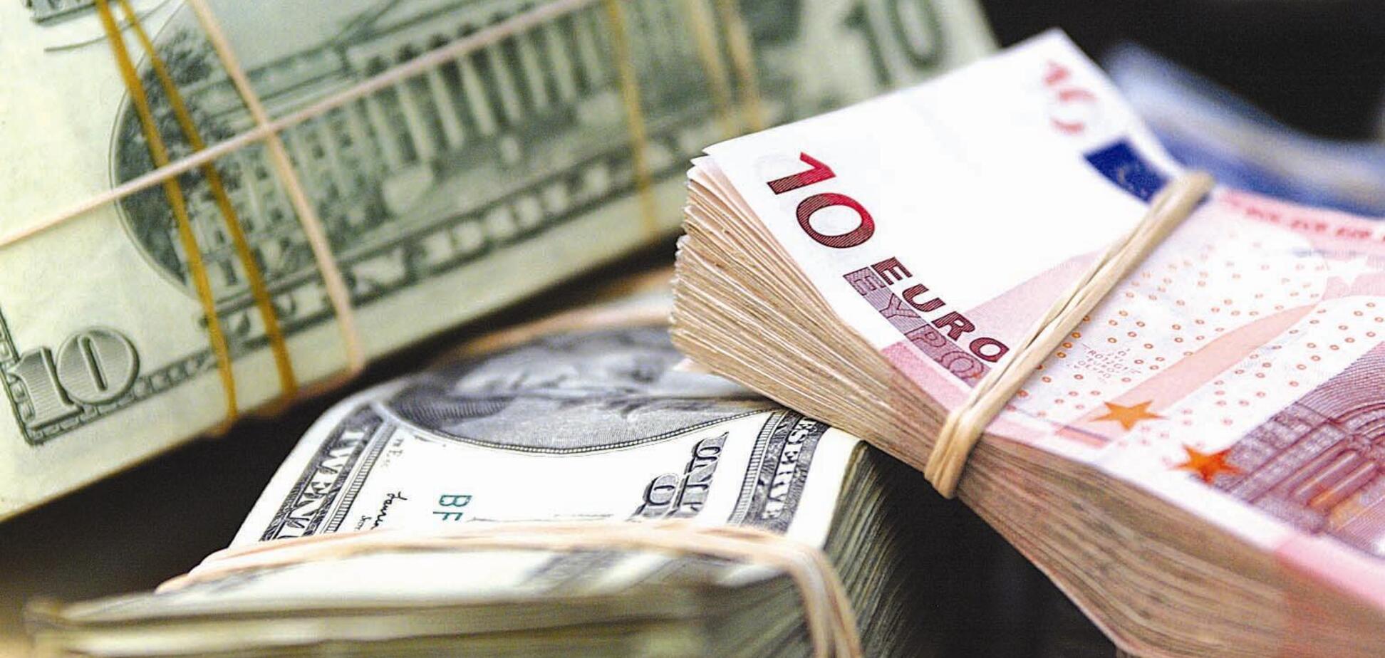 В Украине резко подскочил курс доллара и евро. Инфографика
