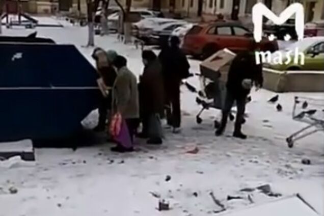 Помойка пенсионеры