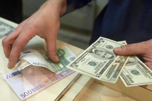 Стрімке падіння гривні в Україні: в НБУ пояснили ситуацію