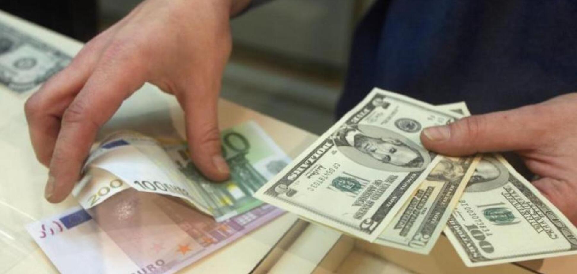 Стремительный обвал гривни в Украине: в НБУ пояснили ситуацию