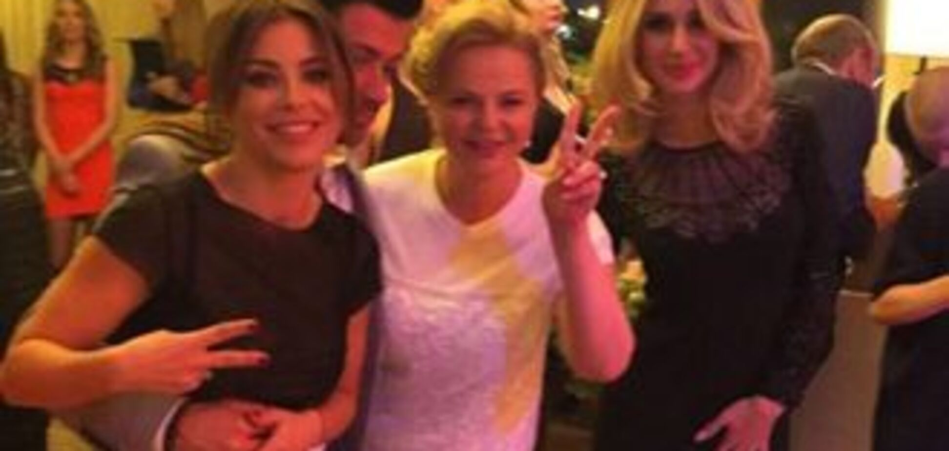 Що робити з артистами, які гастролюють в Росії