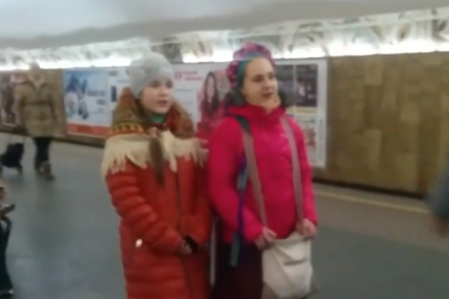 Вау! Виконання щедрівок в київському метро захопило мережу