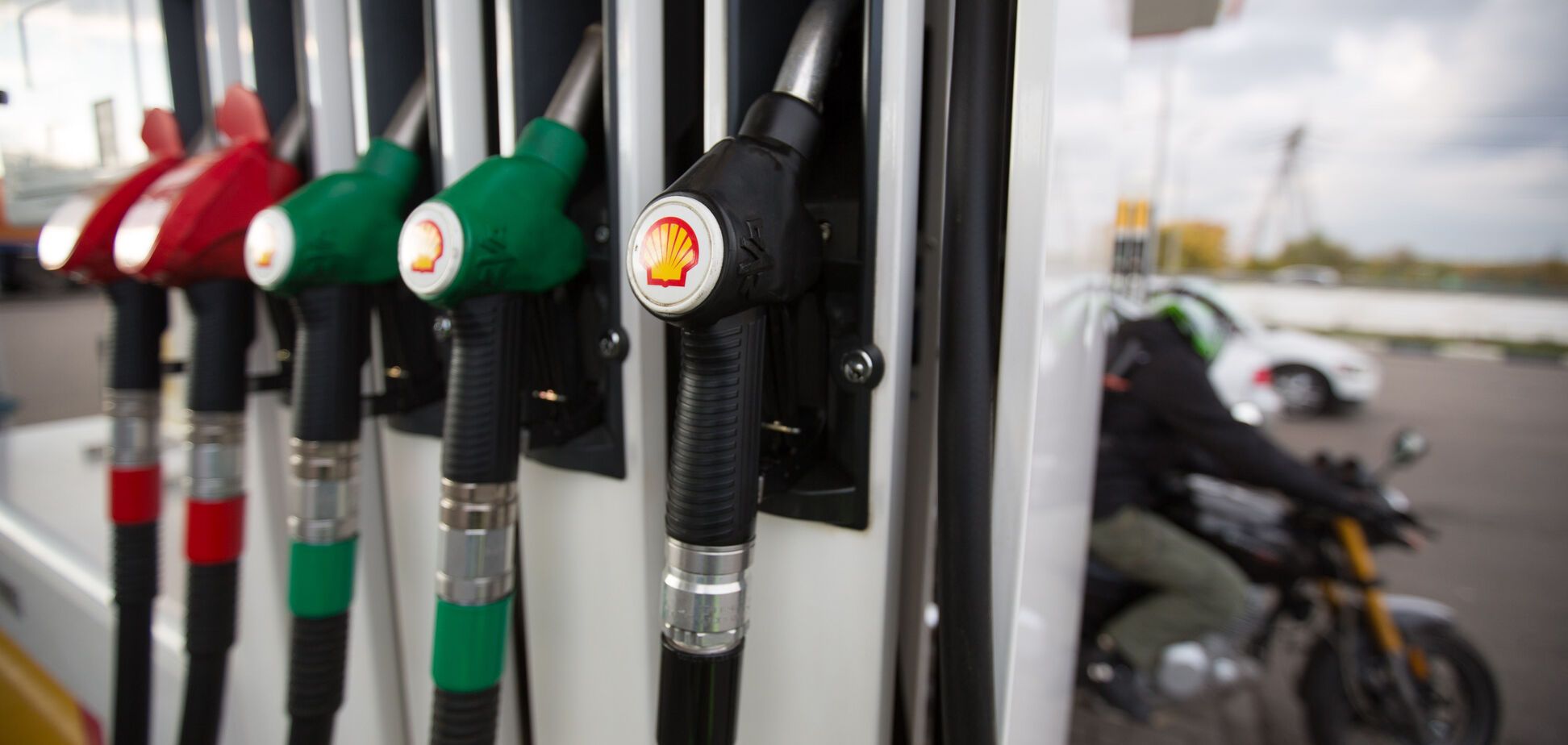 Нефть бьет рекорды: что будет с ценами на бензин в Украине