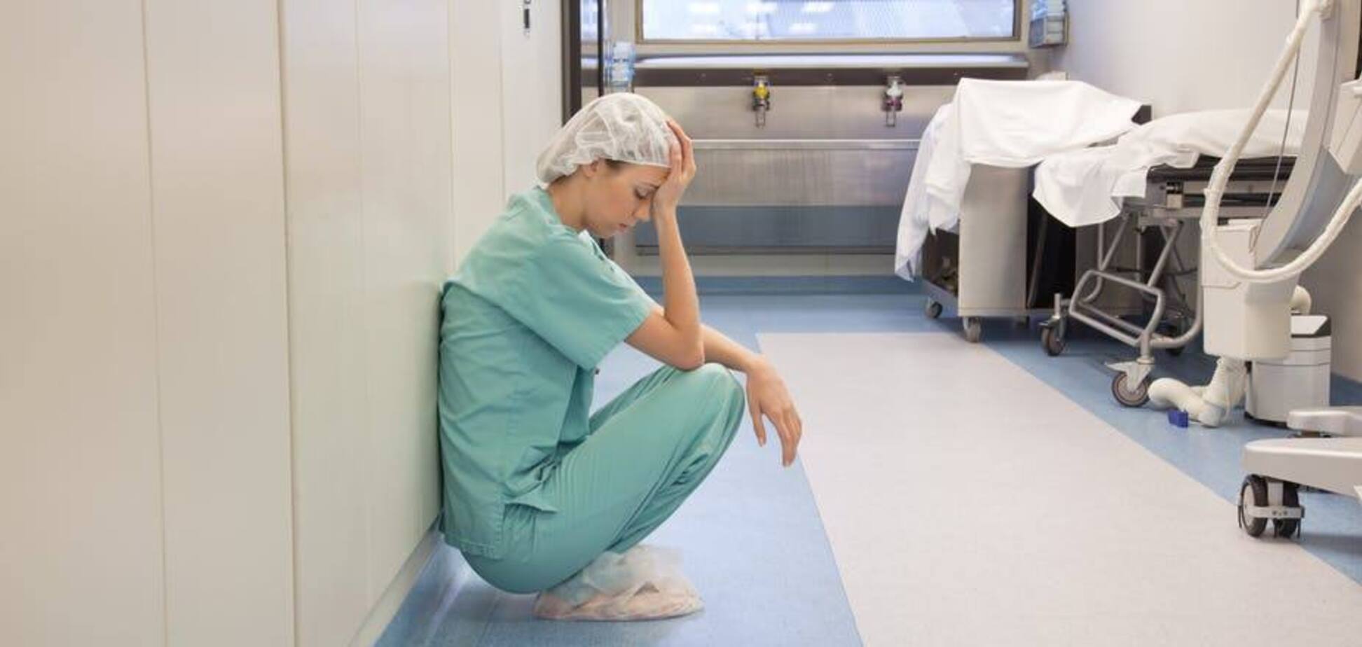 Нікому буде оперувати: в одній із українських лікарень звільнилися майже всі хірурги