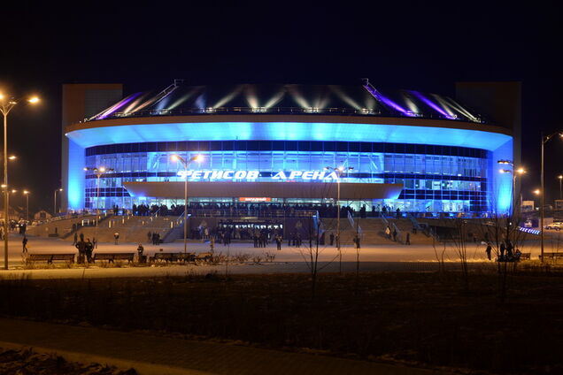 В России загорелась ледовая арена во время матча: появилось видео пожара