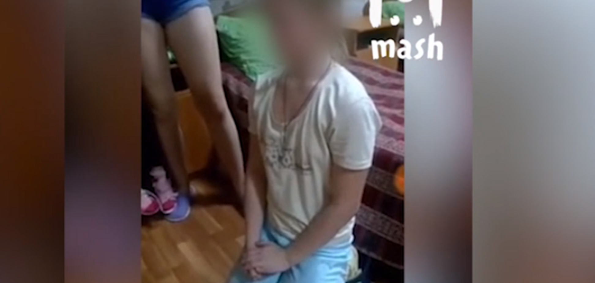 Поставили на коліна: в Росії підлітки зняли на відео жорстоке побиття дівчинки