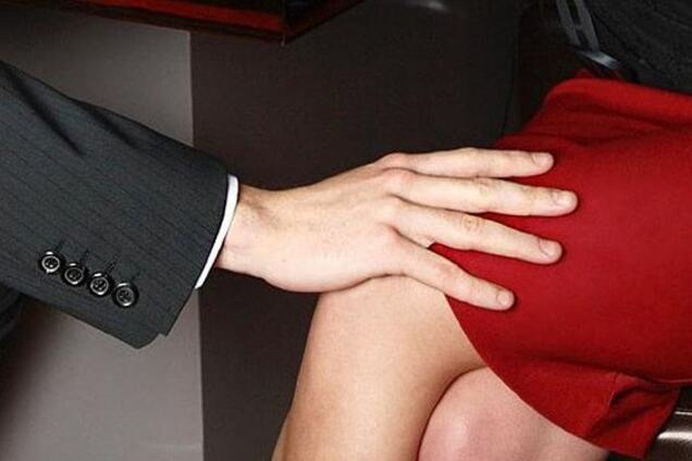 Які домагання?! Ну мацав трохи викладач студенток