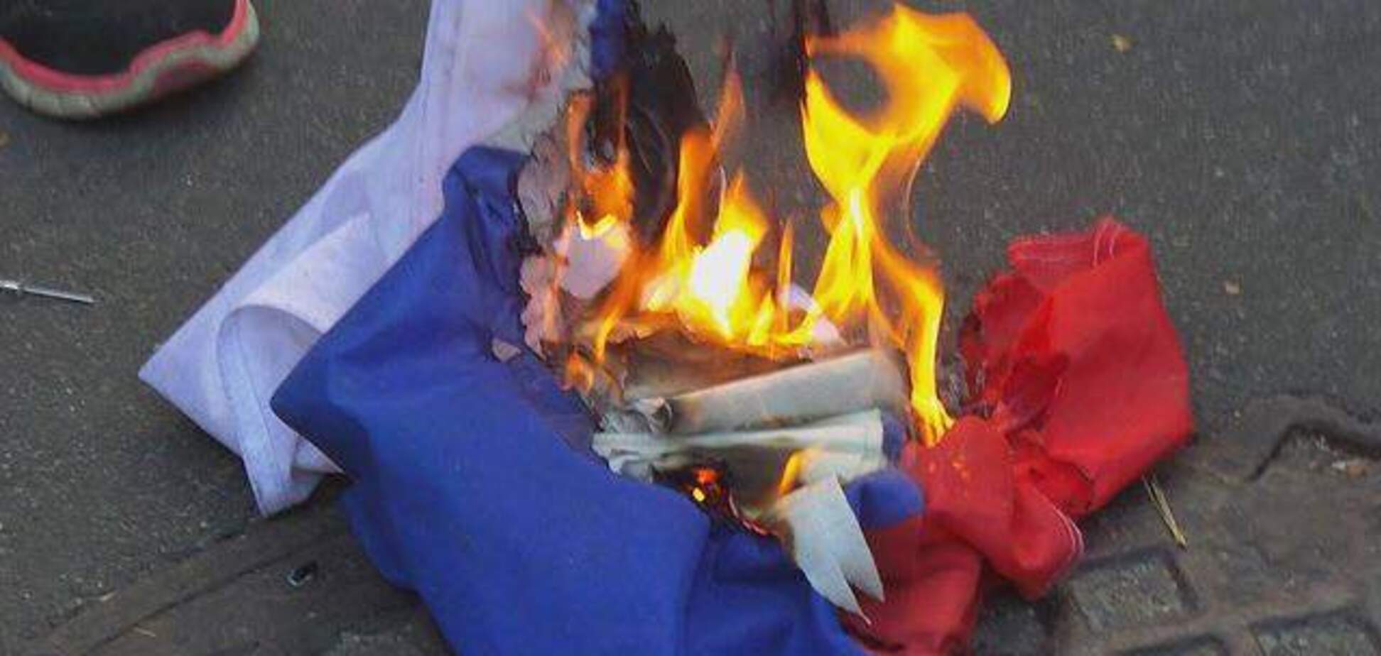 Спалення прапора РФ в Києві: журналіст жорстко поставив на місце росіян